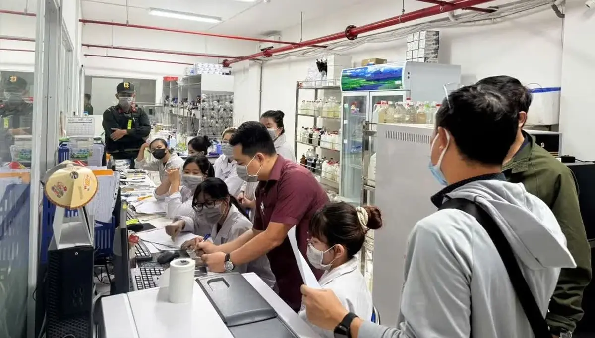 Hơn 250 cảnh sát đồng loạt khám xét 5 doanh nghiệp quan trắc môi trường ở TP.HCM