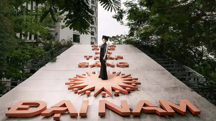 Kỷ yếu cá nhân thành trào lưu, tay máy đang 'sốt' tiết lộ thu nhập đáng ao ước