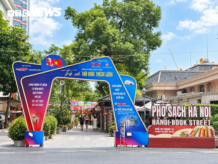 'Xuyên không' về thời khắc Bác Hồ đọc Tuyên ngôn Độc lập tại Phố Sách Hà Nội