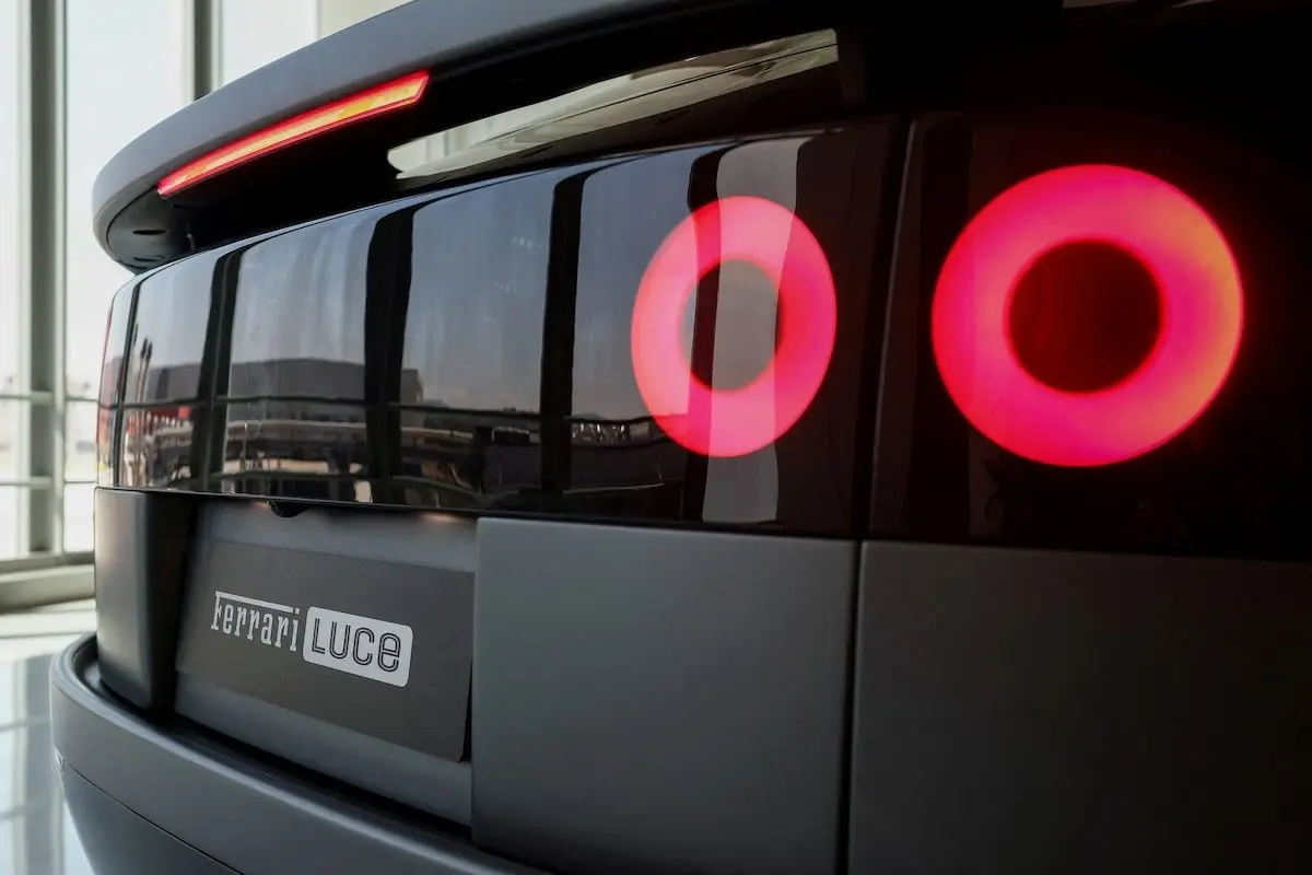 Ferrari phát triển chiếc xe điện đầu tiên sau câu nói của Jeff Bezos