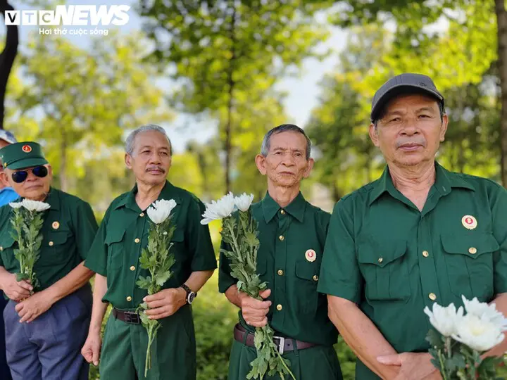 Những nhành hoa trắng và cuộc tiễn đưa 731 liệt sĩ đầy xúc động ở TP.HCM