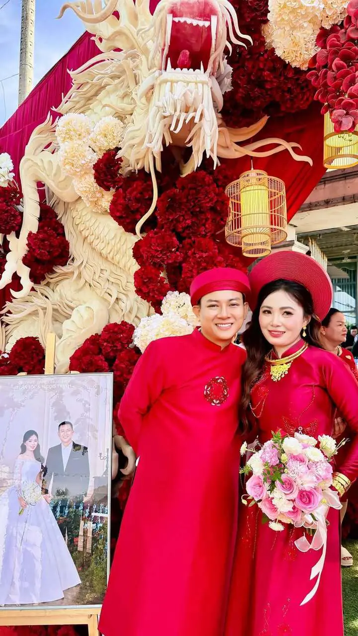 Hoài Lâm rước dâu bằng xe máy, đám cưới ấm cúng 200 khách ở quê nhà