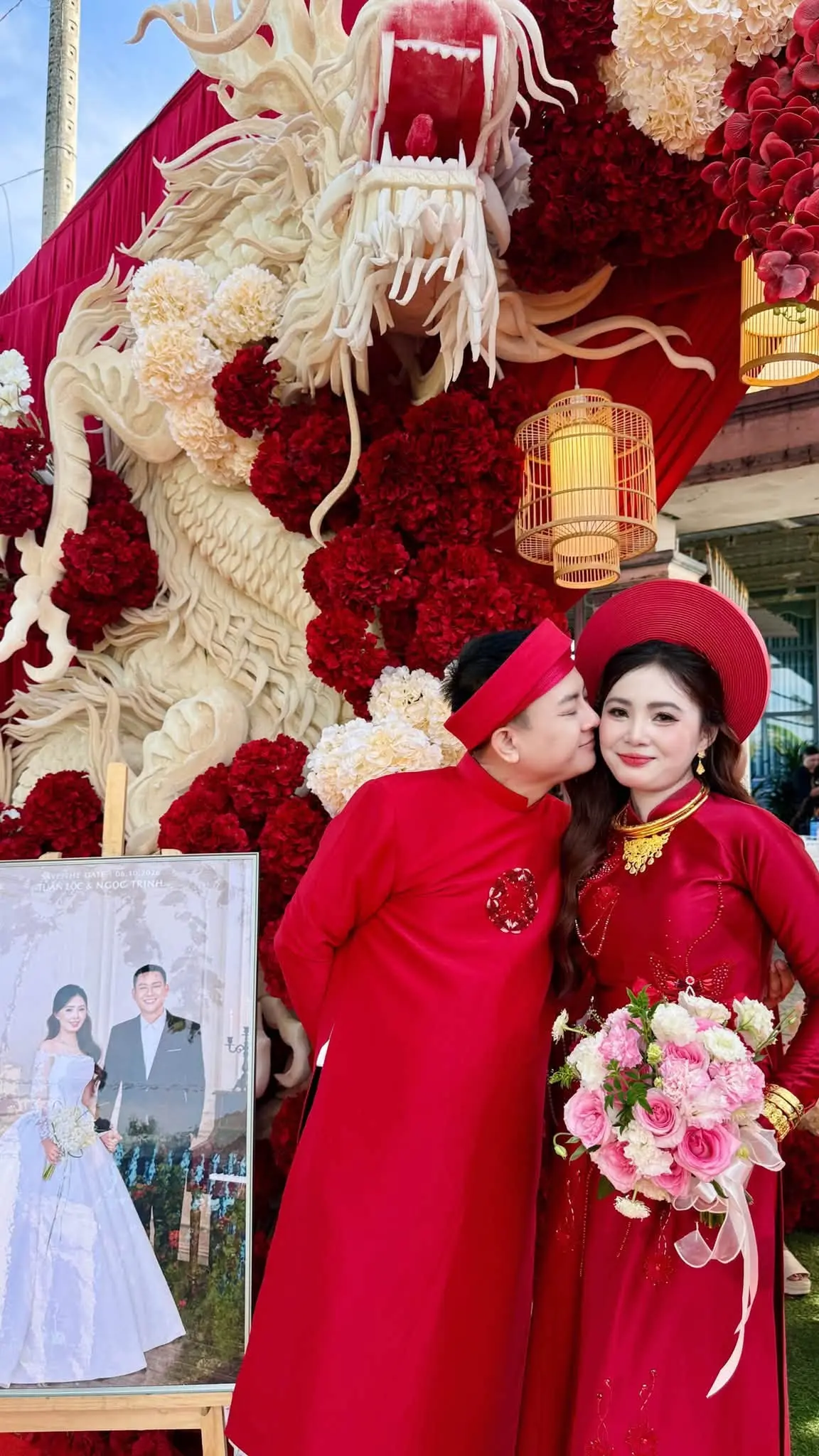 Hoài Lâm hạnh phúc bên vợ kém 9 tuổi