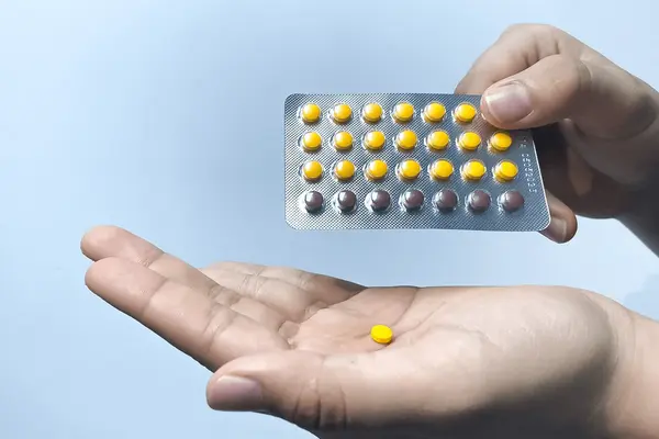 Tự dùng thuốc tránh thai 10 tháng, người phụ nữ 36 tuổi bị thuyên tắc phổi