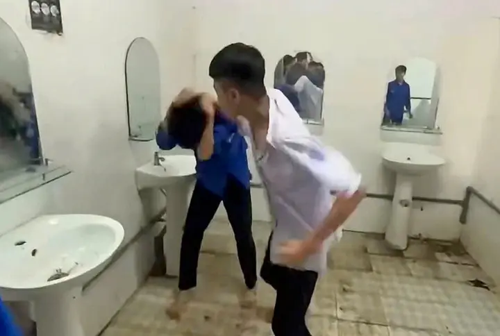 Làm rõ vụ nam sinh lớp 12 ở Lâm Đồng bị bạn học đánh gãy xương mũi