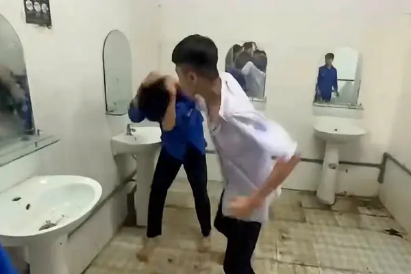 Làm rõ vụ nam sinh lớp 12 ở Lâm Đồng bị bạn học đánh gãy xương mũi
