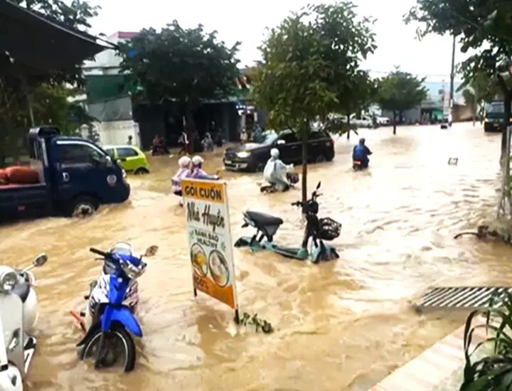 Mưa đá trút xuống thủ phủ rau Lâm Đồng