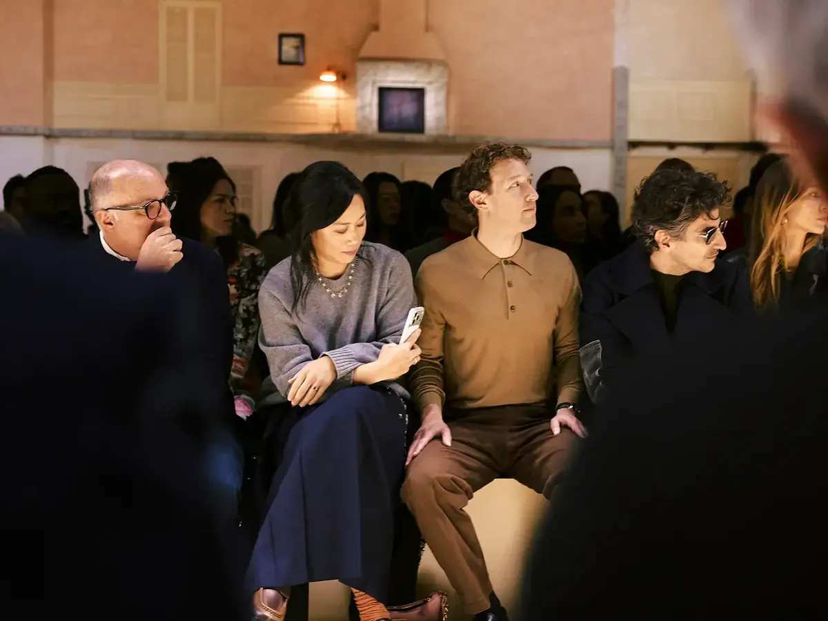Mark Zuckerberg 'gây bão' mạng