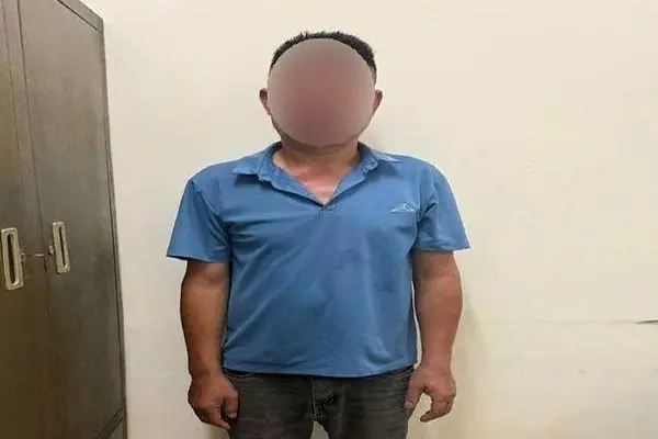 Người đàn ông chặn đầu ô tô, bóp mũi tài xế ở Hà Nội khai gì?