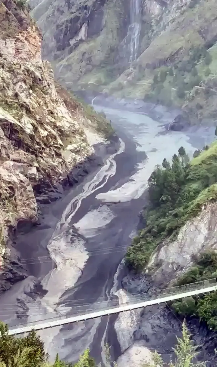Lại xảy ra lũ quét ở Nepal: Ít nhất 10 người mất tích, nhiều cầu bị cuốn trôi