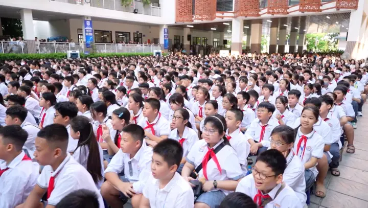 Nữ hiệu trưởng và bài toán quản trị 'siêu trường' 5.600 học sinh