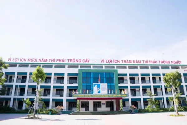 Tạm đình chỉ giáo viên bị phản ánh đánh học sinh