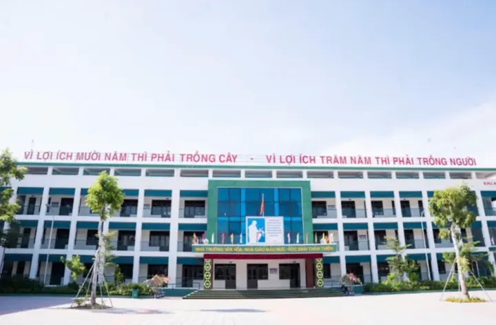 Tạm đình chỉ giáo viên bị phản ánh đánh học sinh
