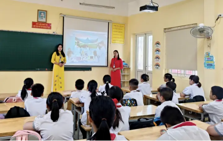 Siêu trường sau sáp nhập: Quản trị thế nào để không xa lớp học?