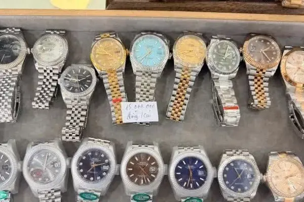 Phát hiện lô đồng hồ, trang sức trị giá hơn 2,5 tỷ có dấu hiệu giả mạo nhãn hiệu