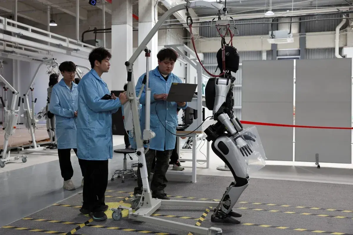 Robot Trung Quốc tiến quá nhanh, người Mỹ phải sang tận nơi thăm dò