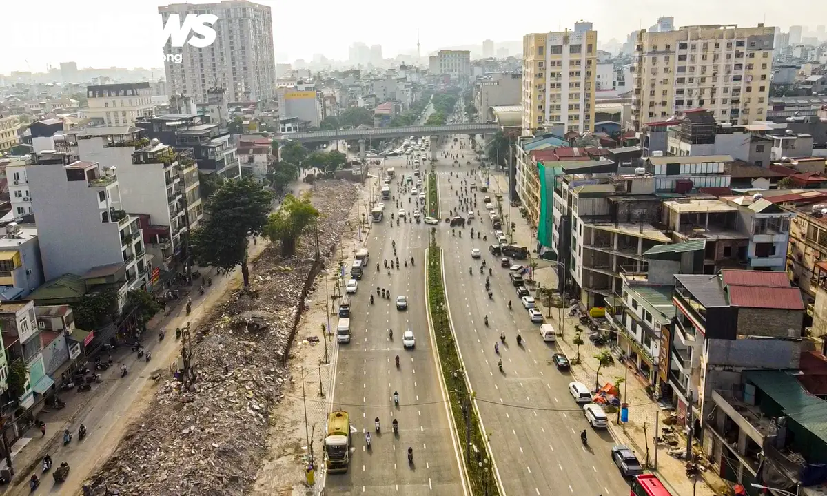 Bãi đỗ xe 4 mặt tiền giữa Vành đai 1 Hà Nội dần thành hình
