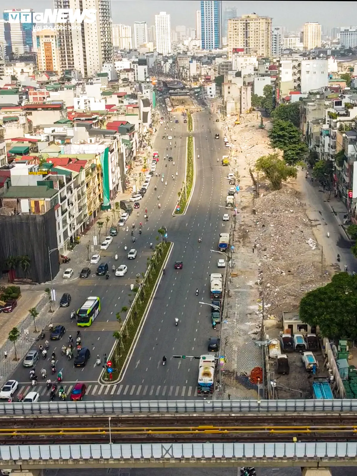 Bãi đỗ xe 4 mặt tiền giữa Vành đai 1 Hà Nội dần thành hình