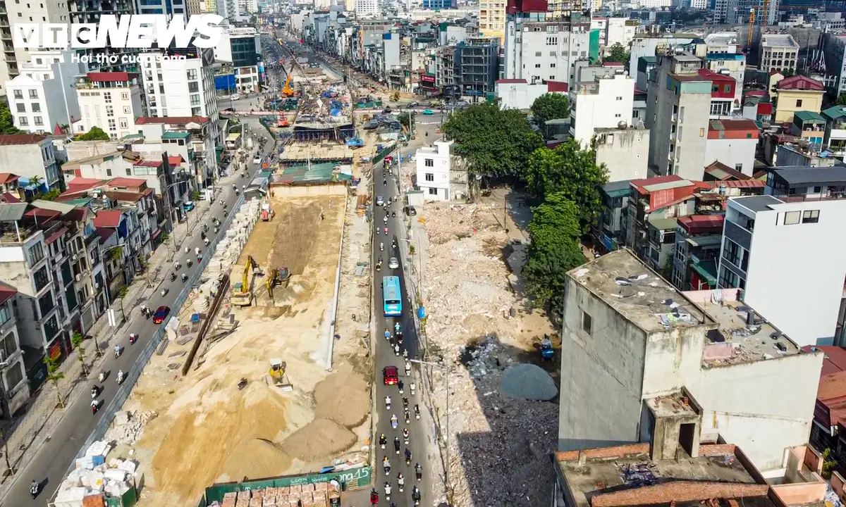 Bãi đỗ xe 4 mặt tiền giữa Vành đai 1 Hà Nội dần thành hình
