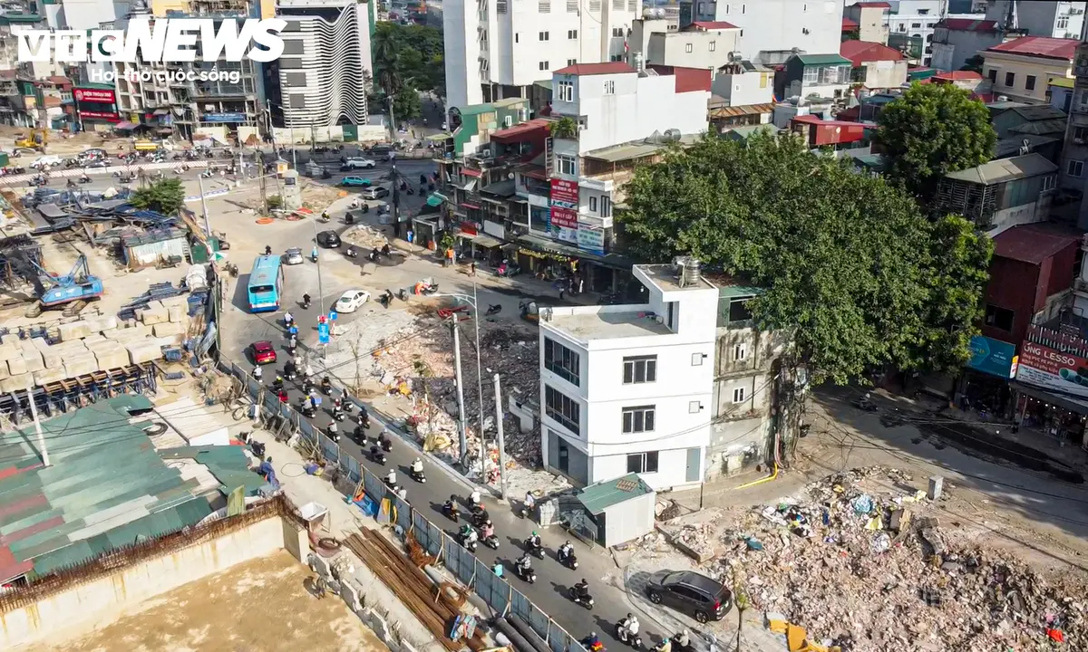 Bãi đỗ xe 4 mặt tiền giữa Vành đai 1 Hà Nội dần thành hình
