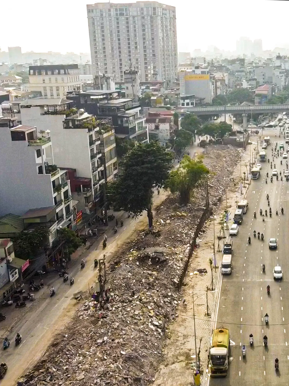 Bãi đỗ xe 4 mặt tiền giữa Vành đai 1 Hà Nội dần thành hình