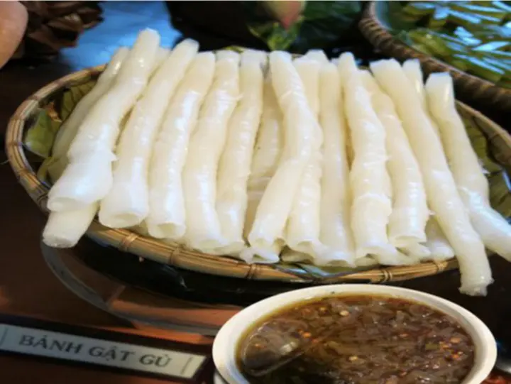 Vì sao gọi là bánh gật gù, bánh khọt?