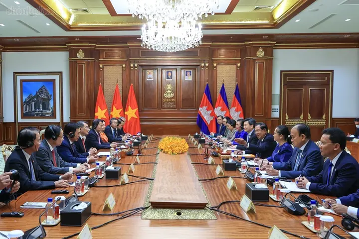 Thủ tướng hội kiến Chủ tịch CPP, Chủ tịch Thượng viện Campuchia Hun Sen