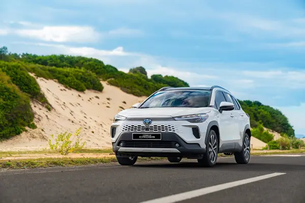 Bộ ba Cross của Toyota khuấy đảo phân khúc xe gầm cao tháng 10