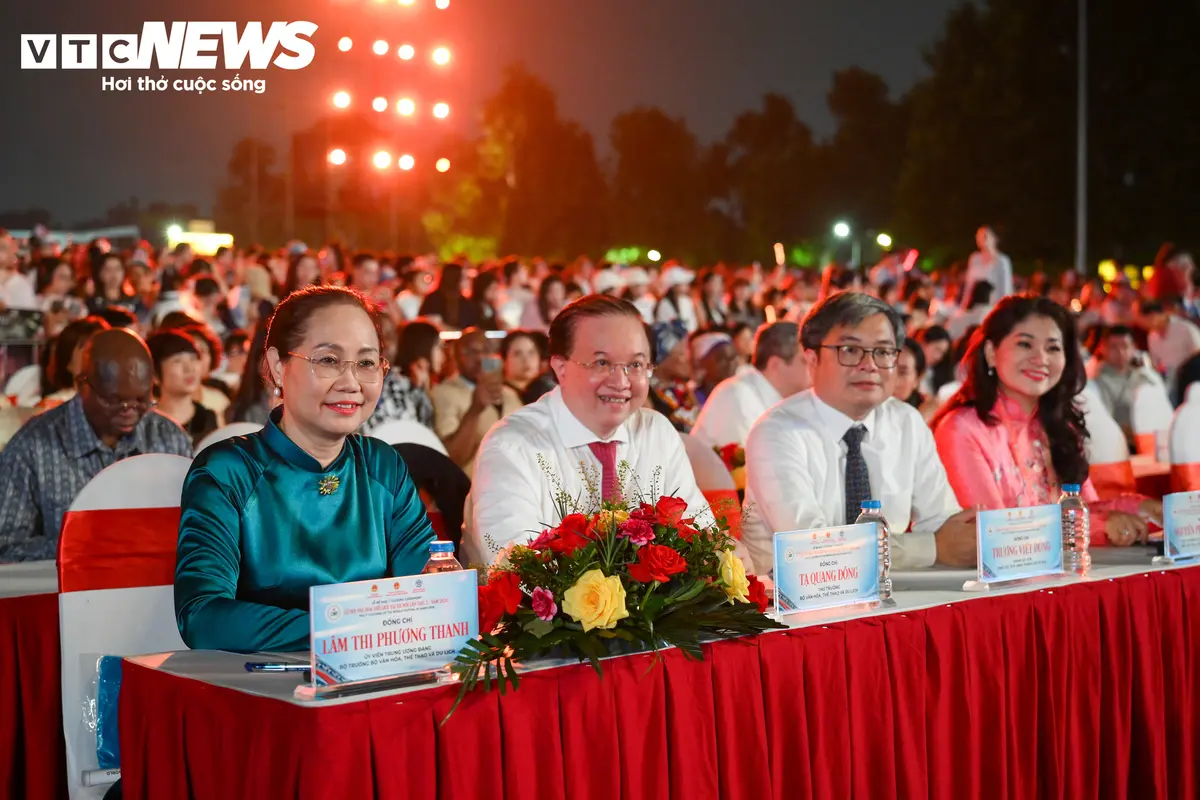 Nghệ sĩ quốc tế và Việt Nam tỏa sáng tại Lễ hội Văn hóa thế giới 2026