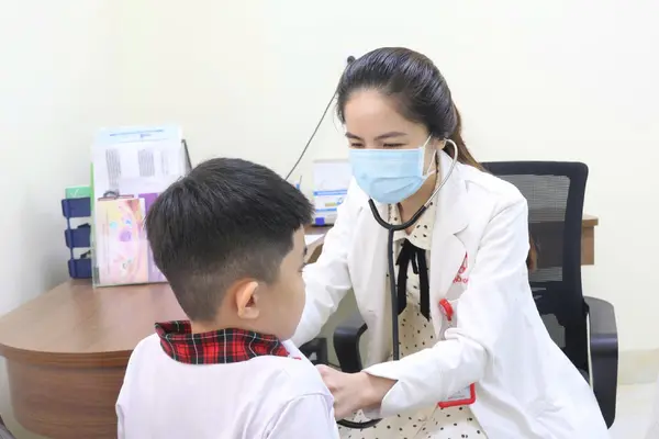 Bệnh hô hấp tăng cao ở TP.HCM, nhiều ca biến chứng nặng
