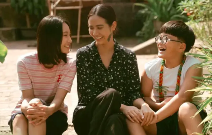 Mỹ nhân phim giờ vàng: Ngoài đời sang chảnh, lên phim khắc khổ không nhận ra