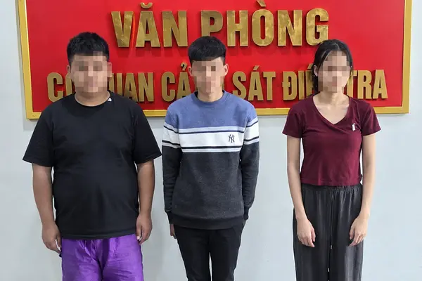 Bị đòi lại xe mượn, thiếu niên rủ đồng bọn vác kiếm truy đuổi, cướp tài sản