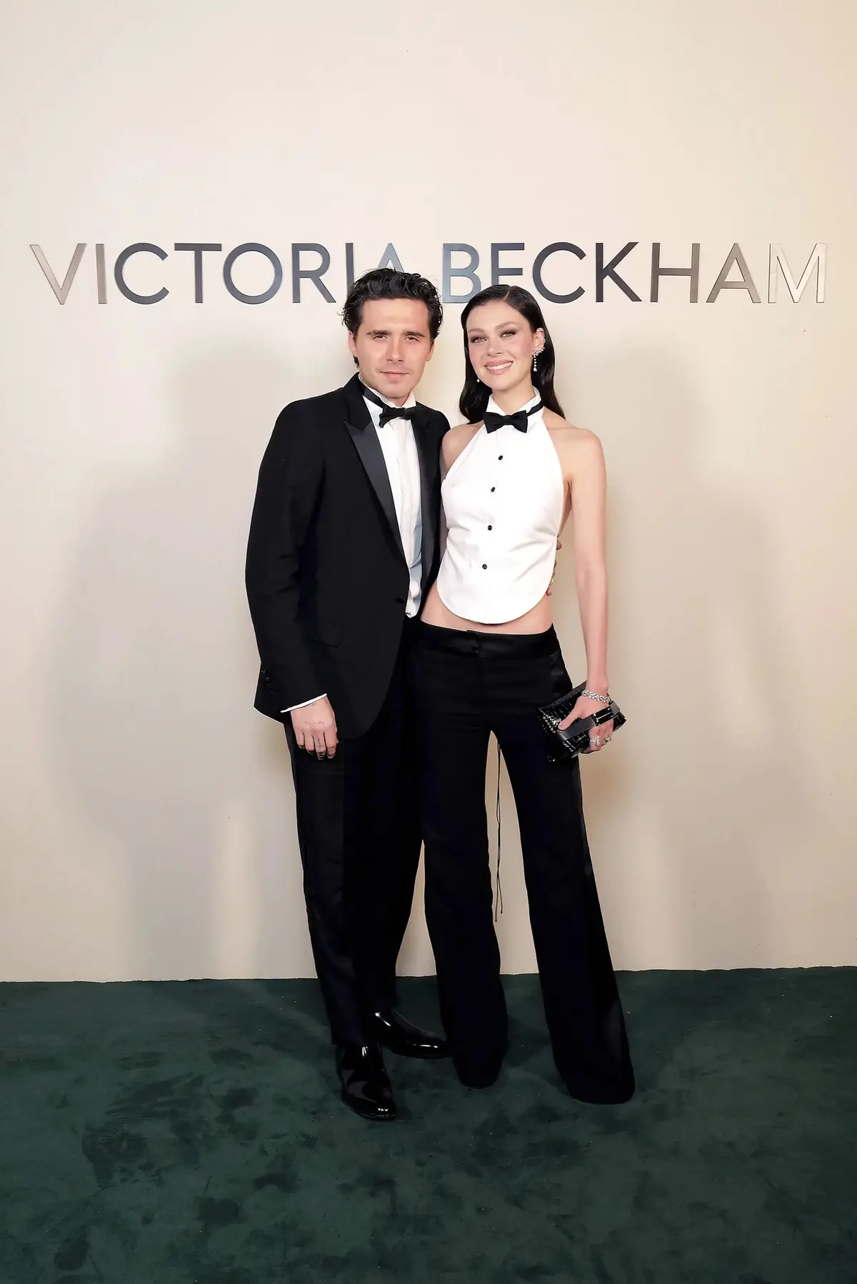 Gia đình Beckham tránh mặt nhau ở Paris