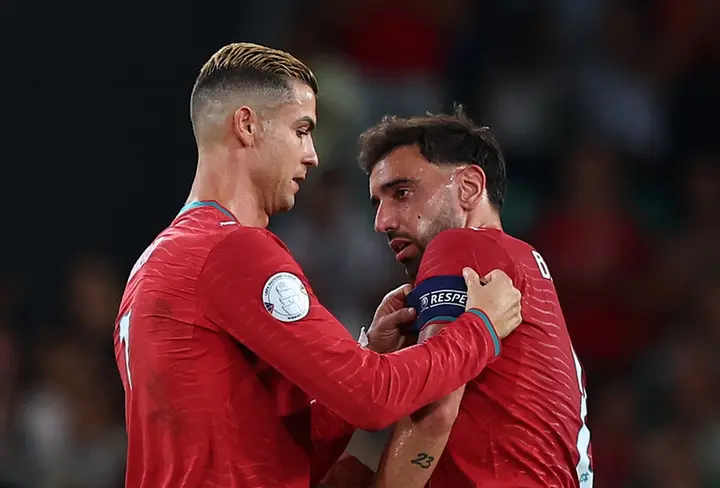 Bruno Fernandes: 'Mong Ronaldo đừng vội vàng giã từ đội tuyển Bồ Đào Nha'