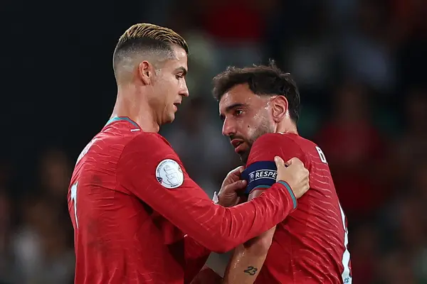 Bruno Fernandes: 'Mong Ronaldo đừng vội vàng giã từ đội tuyển Bồ Đào Nha'