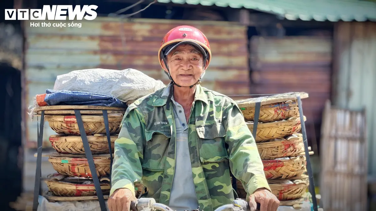 Trúng đậm luồng cá cơm dày đặc áp bờ, làng chài Gia Lai sôi động ngày đêm
