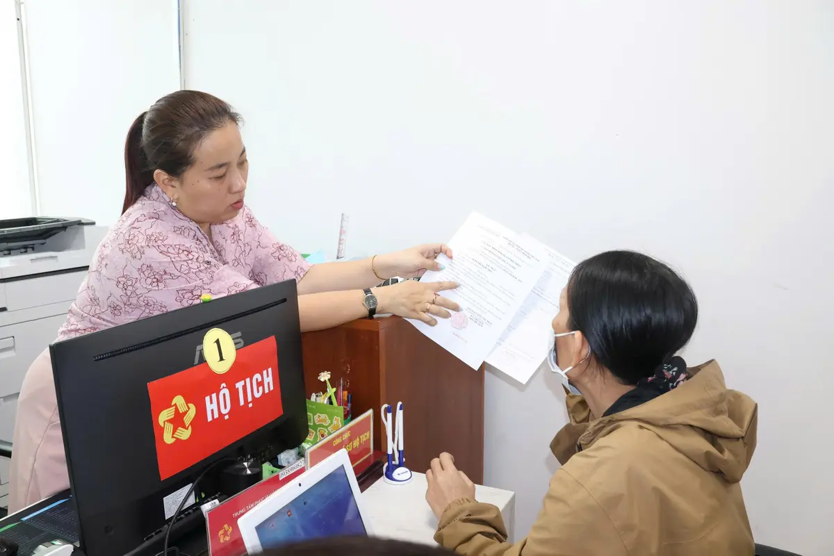 Sắp hết cảnh mỗi lần làm thủ tục hành chính lại chuẩn bị loạt giấy tờ