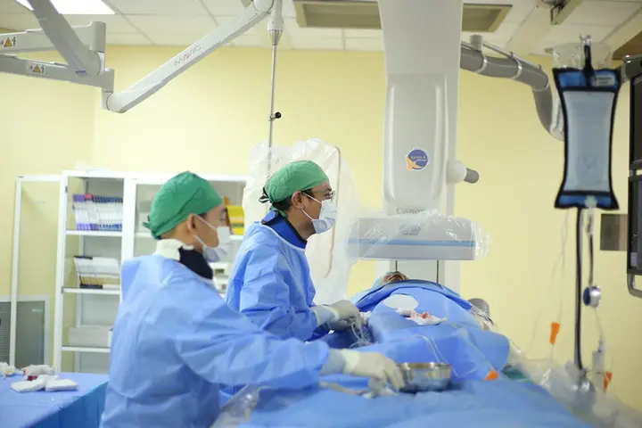 Đang khỏe mạnh đột ngột nhồi máu cơ tim, bác sĩ cảnh báo dấu hiệu nguy hiểm