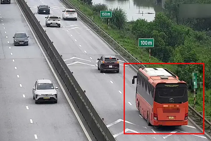 Bộ Xây dựng nói gì về quy định khoảng cách an toàn trên cao tốc?