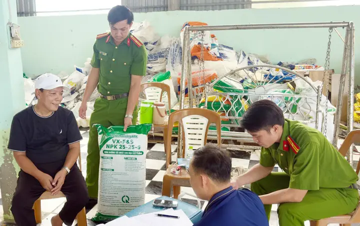 Bắt giữ kẻ sản xuất phân bón giả quy mô lớn, thu lợi hàng tỷ đồng