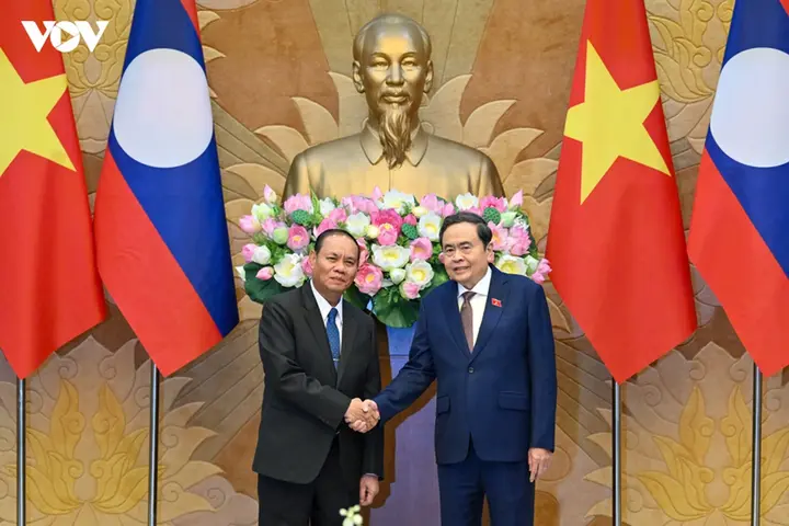 Việt Nam - Lào chia sẻ kinh nghiệm hoàn thiện thể chế phát triển kinh tế