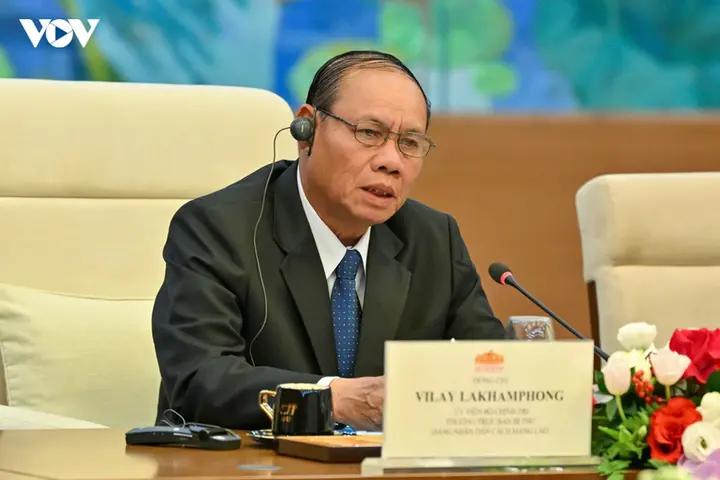 Việt Nam - Lào chia sẻ kinh nghiệm hoàn thiện thể chế phát triển kinh tế