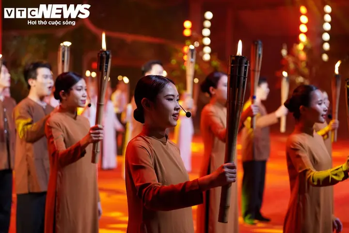 Xúc động lời tri ân, tưởng nhớ các anh hùng liệt sĩ tại công viên Lê Thị Riêng