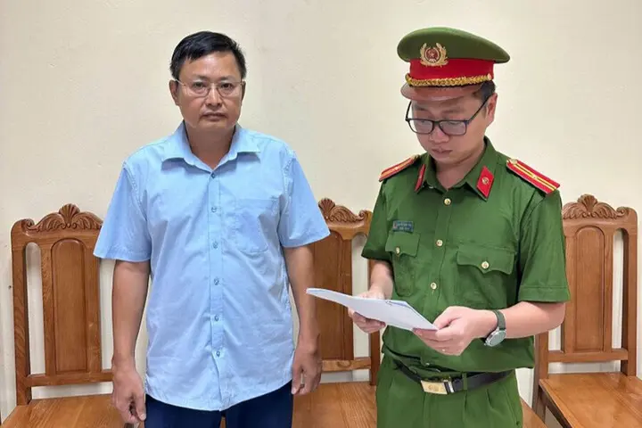 Khởi tố nguyên Chủ tịch xã tự ý bán cả trụ sở làm việc