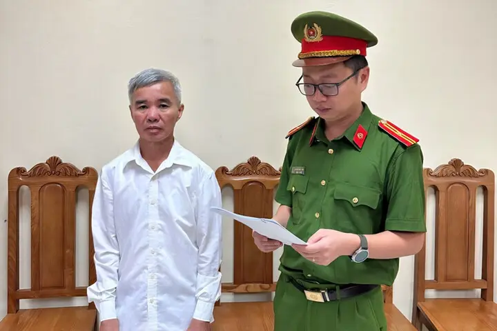 Khởi tố nguyên Chủ tịch xã tự ý bán cả trụ sở làm việc