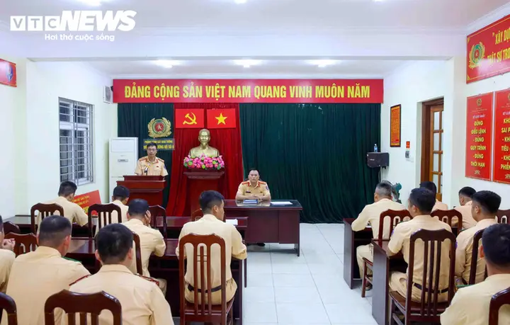 24 'quái xế' bị CSGT Hà Nội xử lý trong đêm