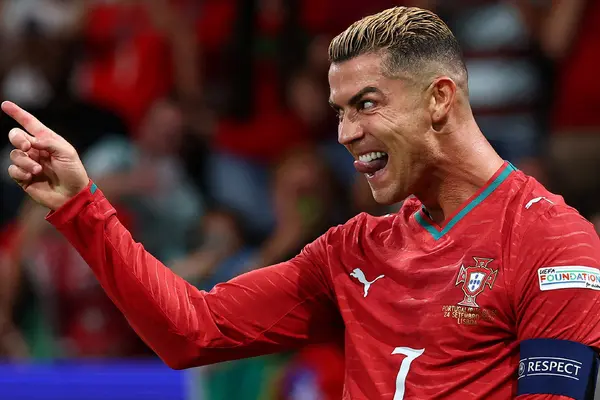 Ronaldo sẵn sàng trở lại đội tuyển Bồ Đào Nha, yêu cầu xử phạt chính mình
