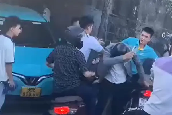 Truy tìm nam thanh niên đi xe máy liên quan vụ ẩu đả dưới hầm chui ở Bắc Ninh