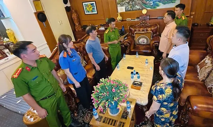 Bầu Đoan được ‘ưu ái’ trúng đấu giá, chi tiền tỷ cho cựu cán bộ Thanh Hóa