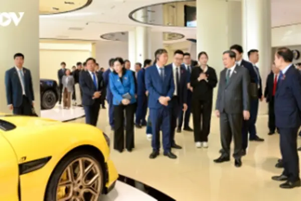 Chủ tịch Quốc hội mời gọi doanh nghiệp công nghệ Trung Quốc đầu tư tại Việt Nam